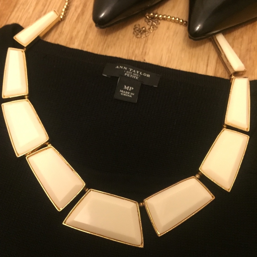 White jewelry set $6 with any purchase!